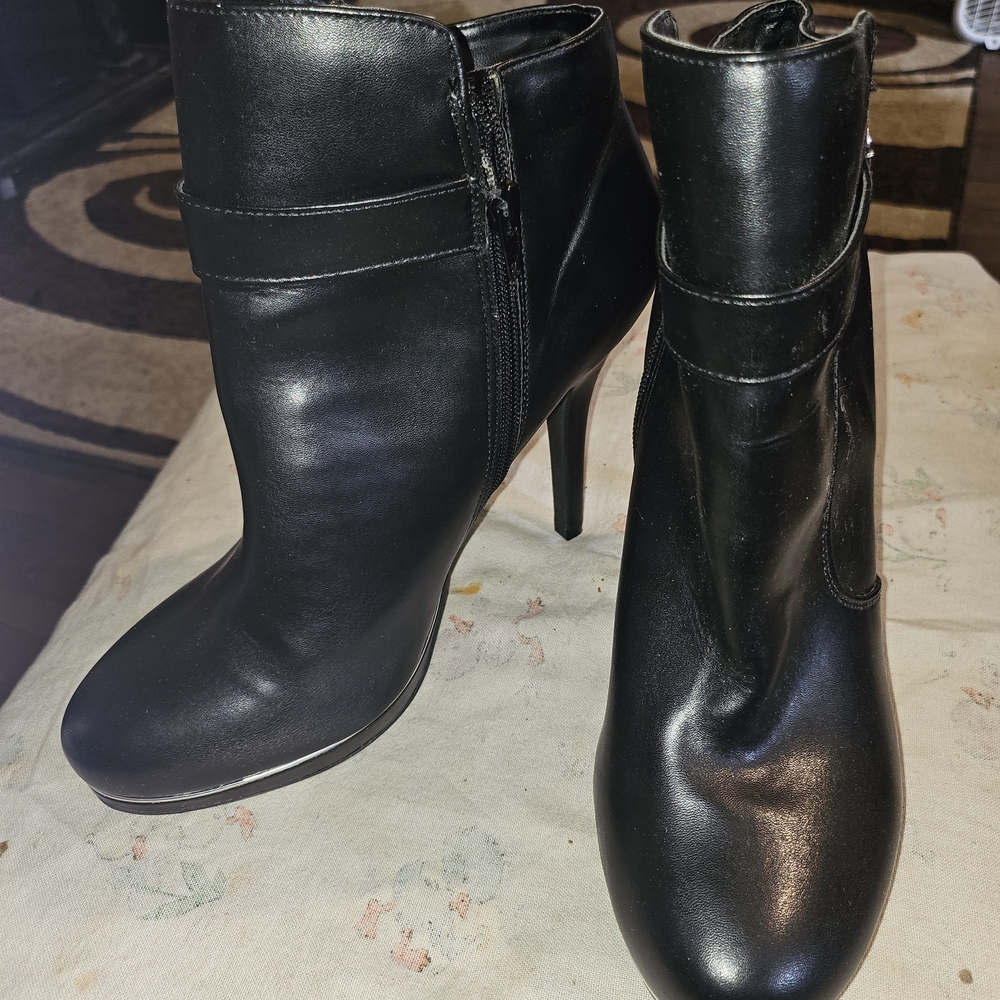 Elegant Black Ankle Boots
